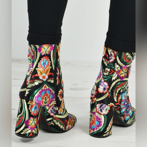 Gorgeous EMBROIDERED CHUNKY HEEL BOOTS - Picture 4 of 17